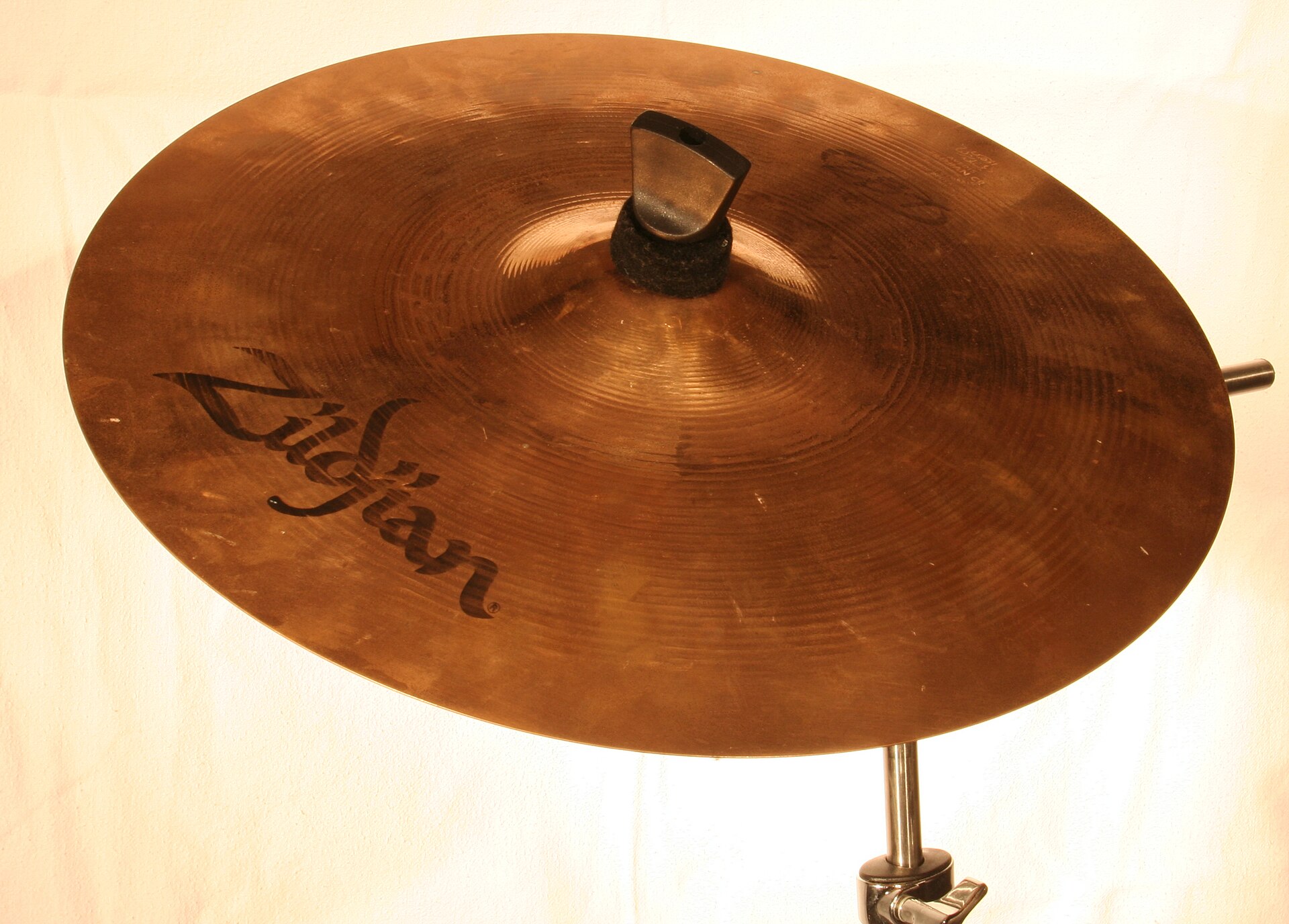 Imagem de referência relacionada a Avedis Zildjian Company, item descrito como registro de referência sobre Avedis Zildjian Company, organizado a partir de dados estruturados abertos