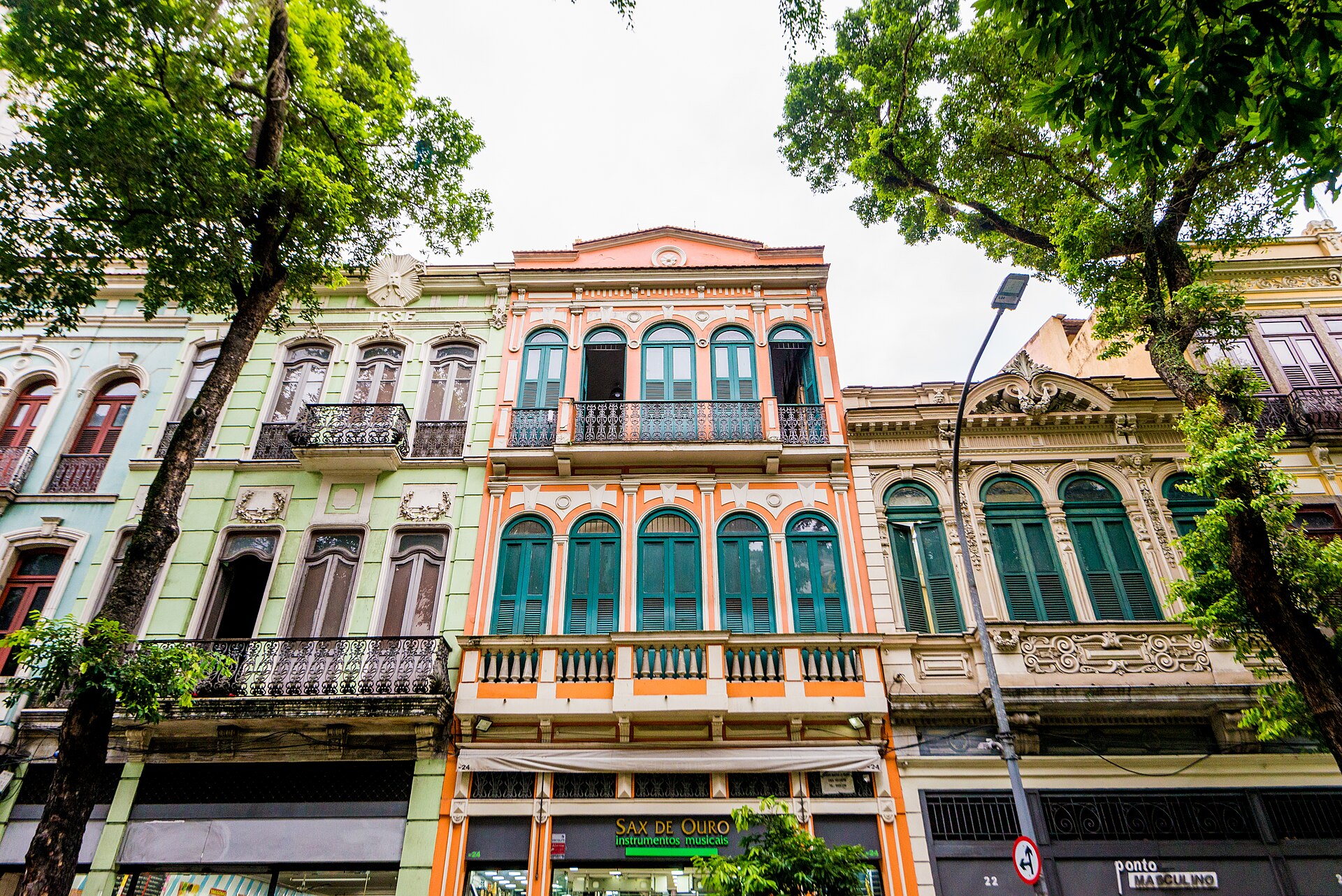 Imagem de referência de Edifício à Rua da Carioca, 24, descrito nos dados abertos como bem tombado pelo Instituto Estadual do Patrimônio Cultural do Rio de Janeiro na cidade do Rio de Janeiro