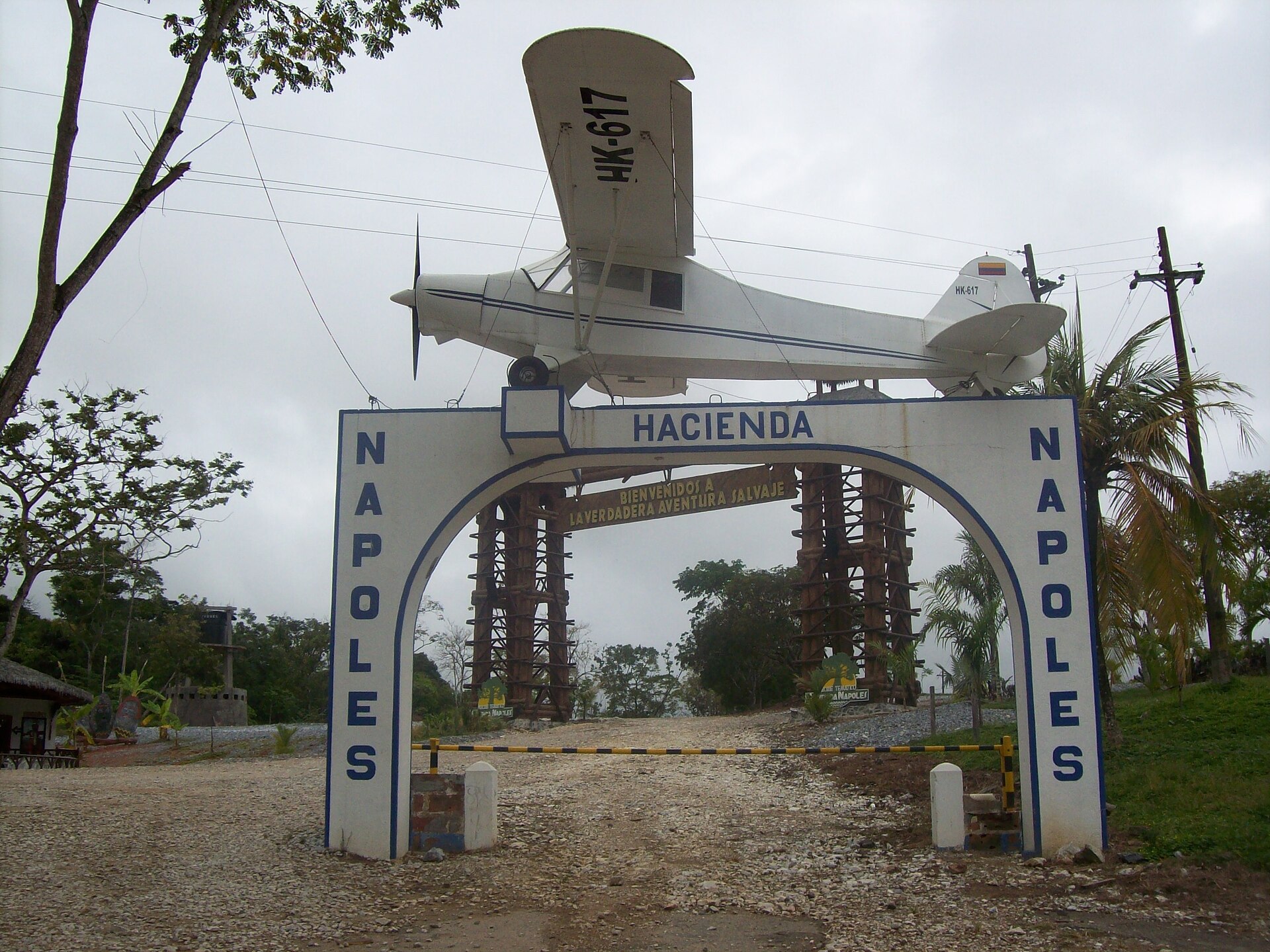 Imagem de referência relacionada a Hacienda Nápoles, item descrito como parque temático e santuário da fauna, antiga propriedade do narcotraficante Pablo Escobar