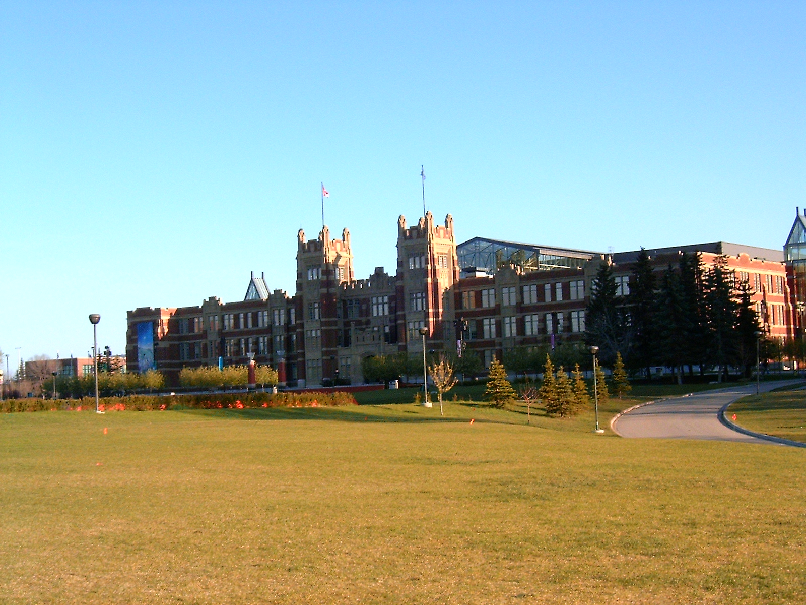 Imagem de referência de Instituto de Tecnologia do Sul de Alberta, descrito nos dados abertos como instituto politécnico em Calgary, Canadá