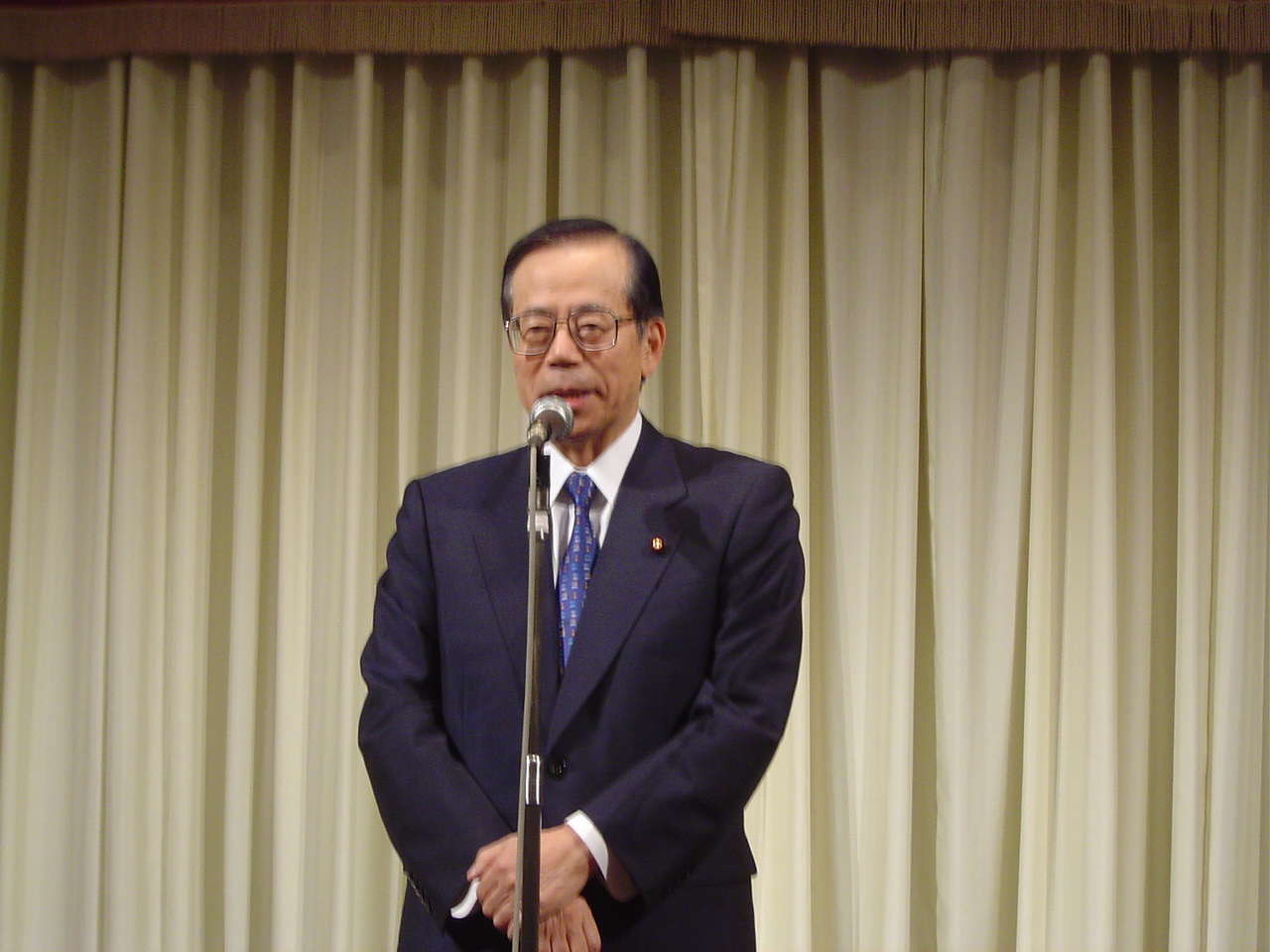 Imagem de referência de Yasuo Fukuda, descrito nos dados abertos como político japonês, ex-primeiro-ministro do Japão