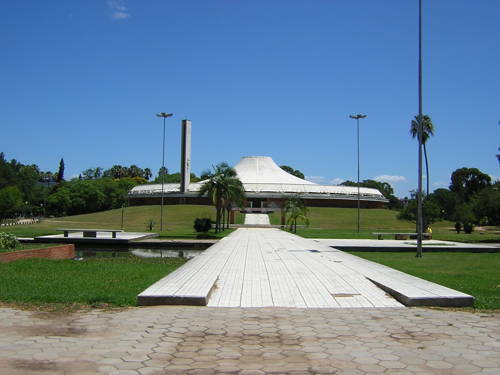 Imagem de referência de Auditorio Araújo Vianna, descrito nos dados abertos como espaço cultural de Porto Alegre