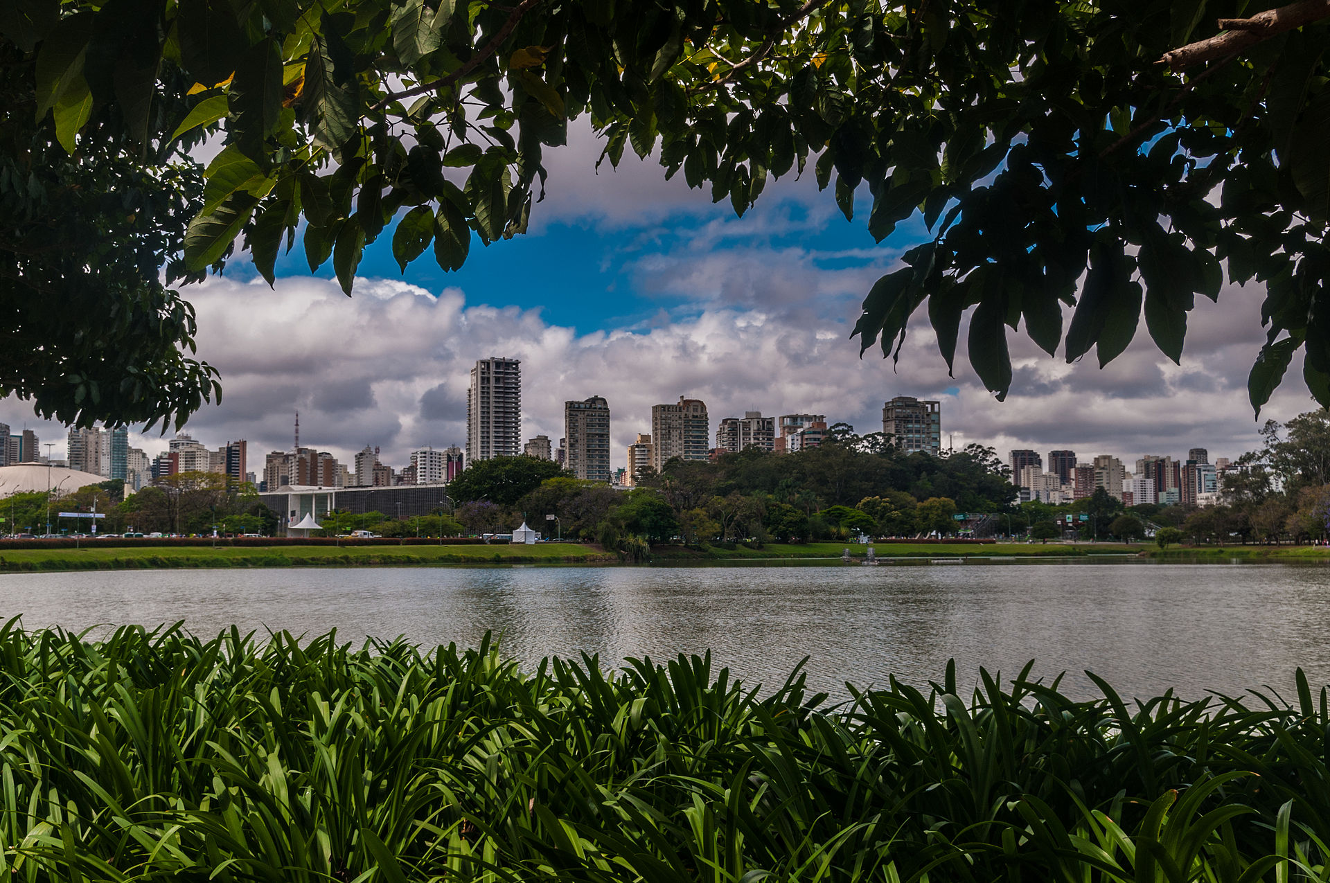 Imagem de referência de Parque Ibirapuera, descrito nos dados abertos como parque na cidade de São Paulo