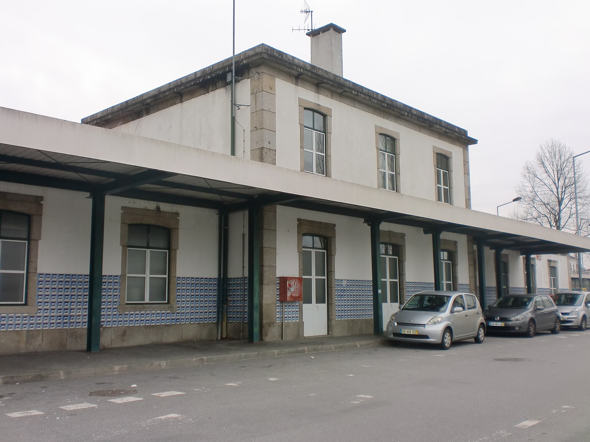Imagem de referência de Estação Ferroviária de Paredes, descrito nos dados abertos como estação ferroviária em Portugal