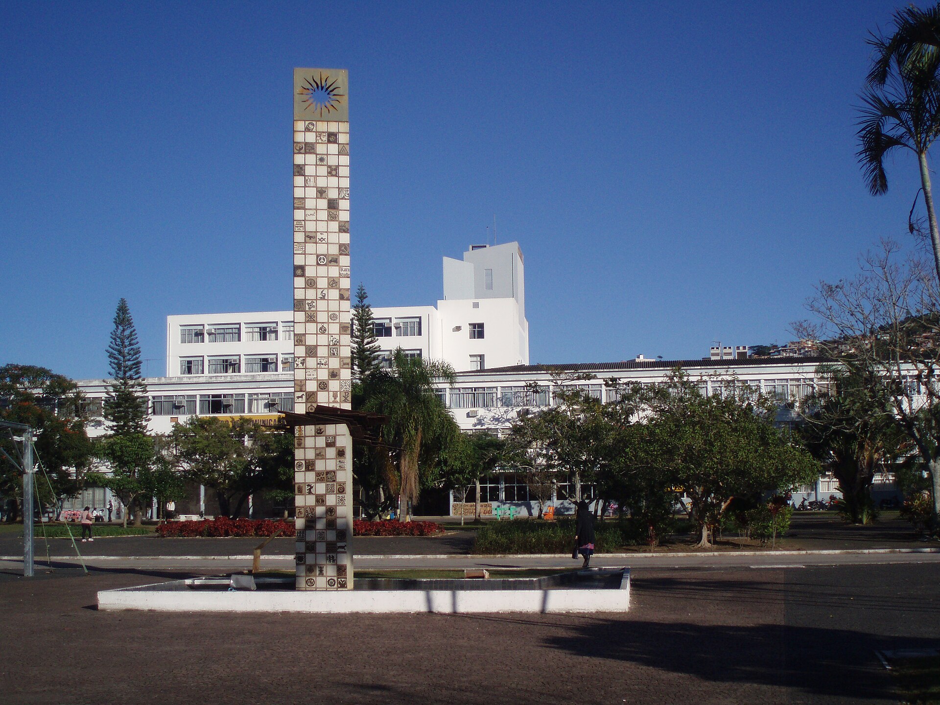 Imagem de referência de Universidade Federal de Santa Catarina, descrito nos dados abertos como universidade pública federal em Florianópolis, Santa Catarina