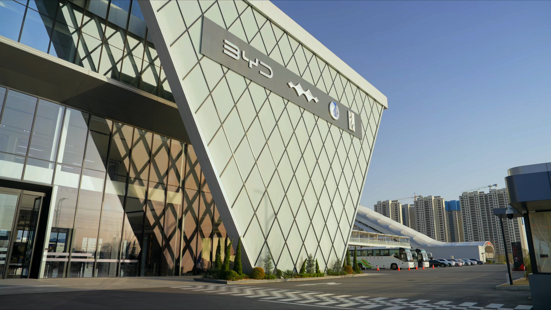 Imagem de referência relacionada a BYD Auto, item descrito como fabricante chinês de automóveis, parte da BYD Company