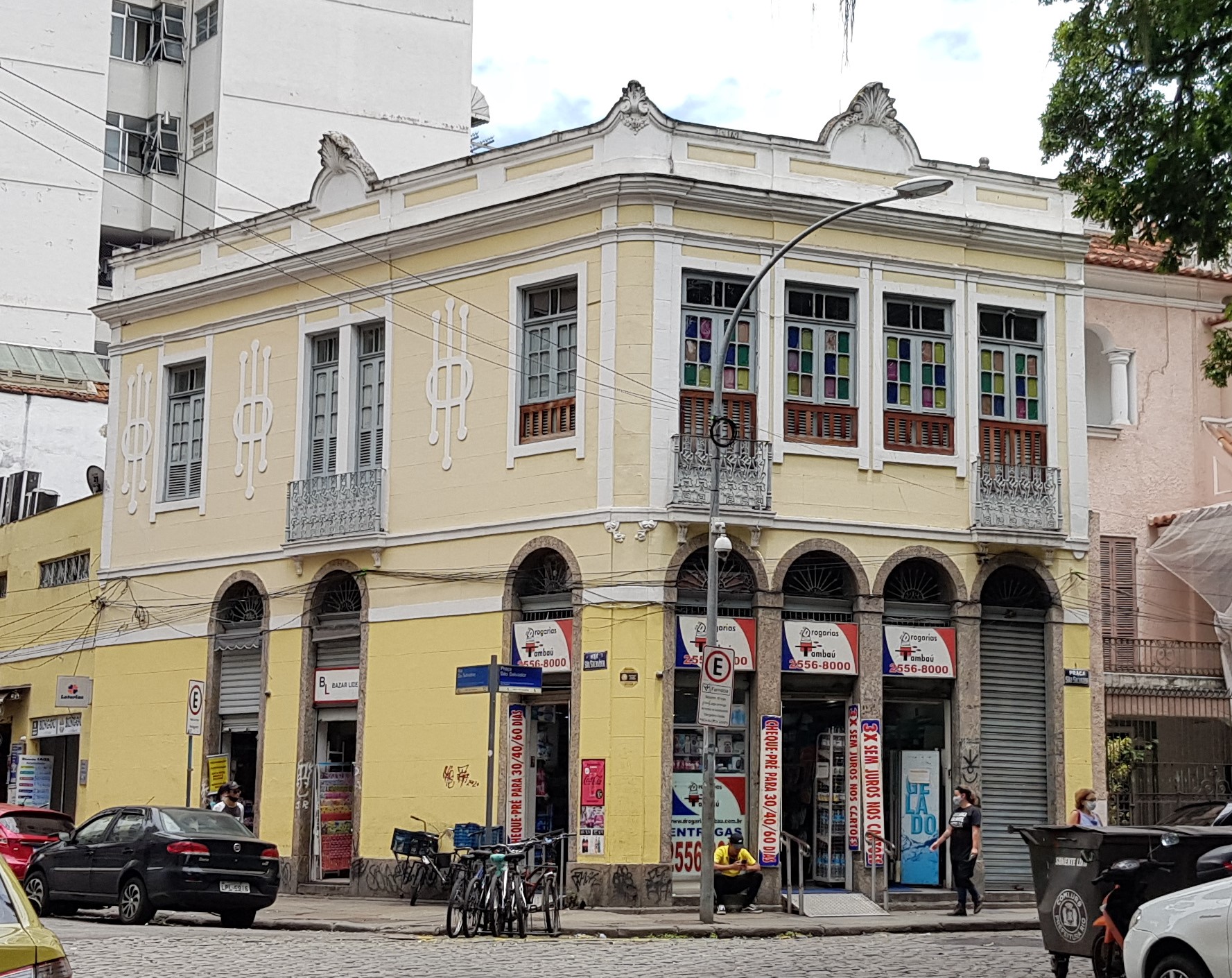 Imagem de referência de Edifício à Praça São Salvador, 1, descrito nos dados abertos como bem tombado pelo Instituto Estadual do Patrimônio Cultural do Rio de Janeiro na cidade do Rio de Janeiro