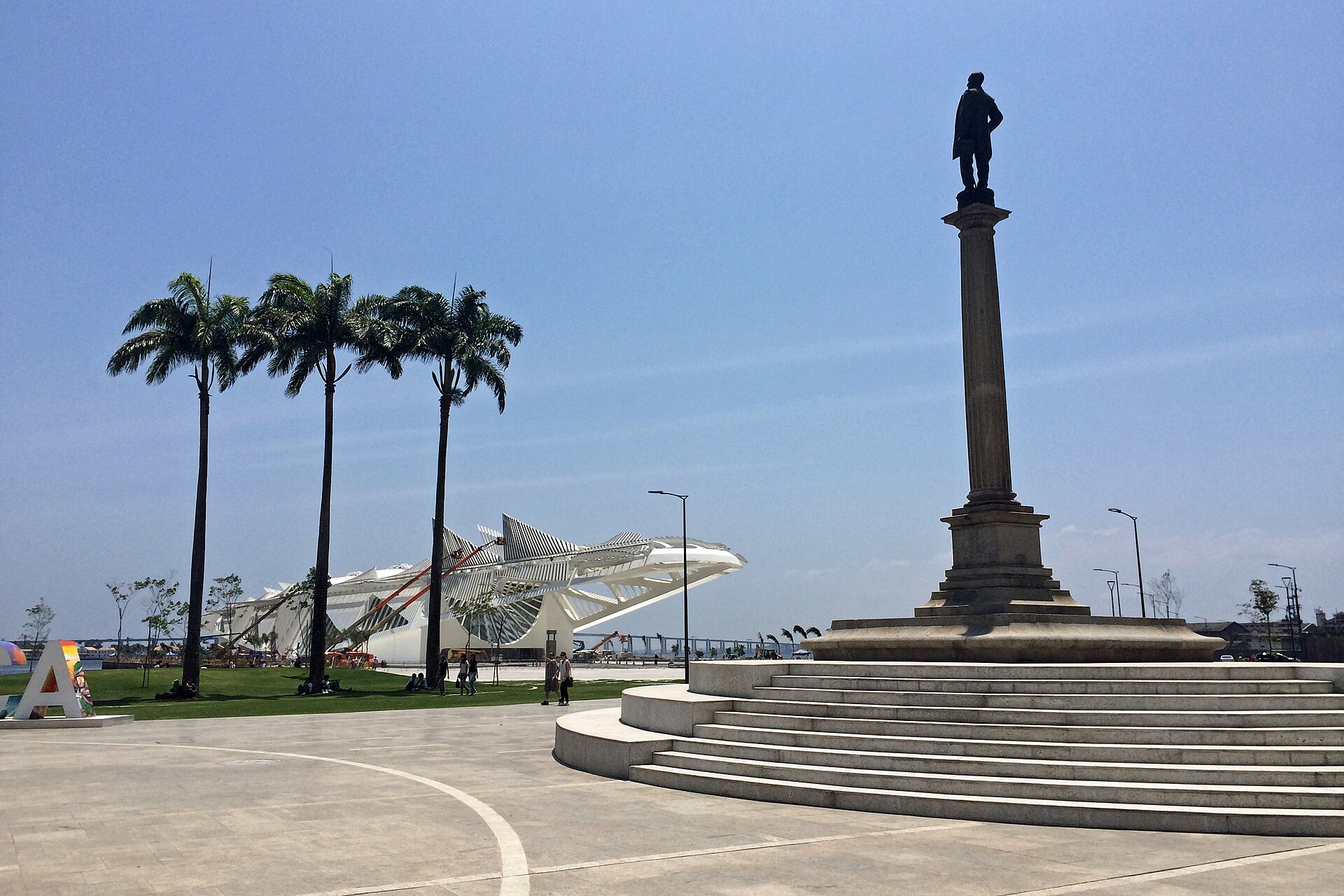 Imagem de referência de Praça Mauá, descrito nos dados abertos como praça no Rio de Janeiro