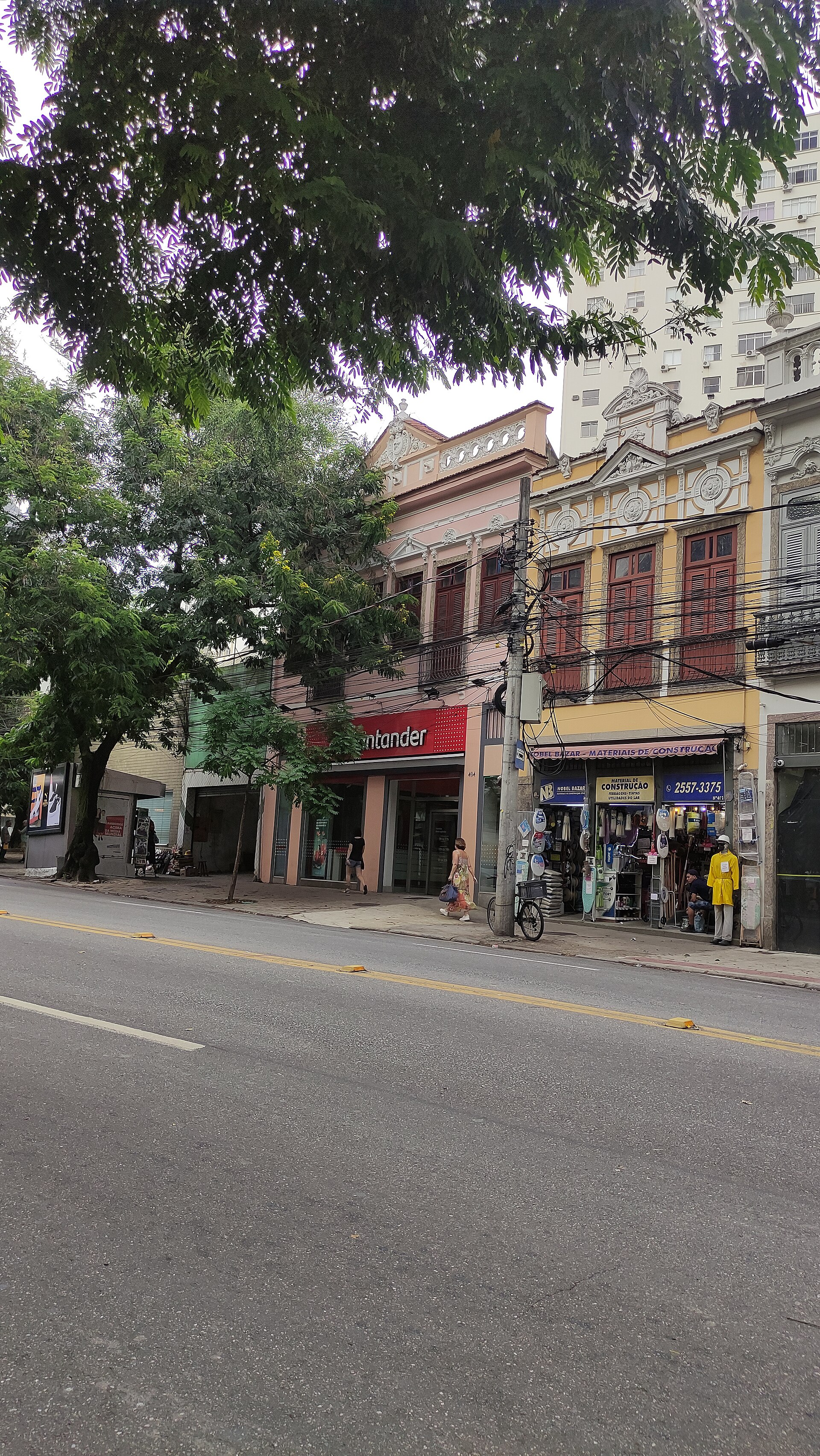 Imagem de referência de Edifício à rua das Laranjeiras, nº 404, descrito nos dados abertos como bem tombado pelo INEPAC na cidade do Rio de Janeiro