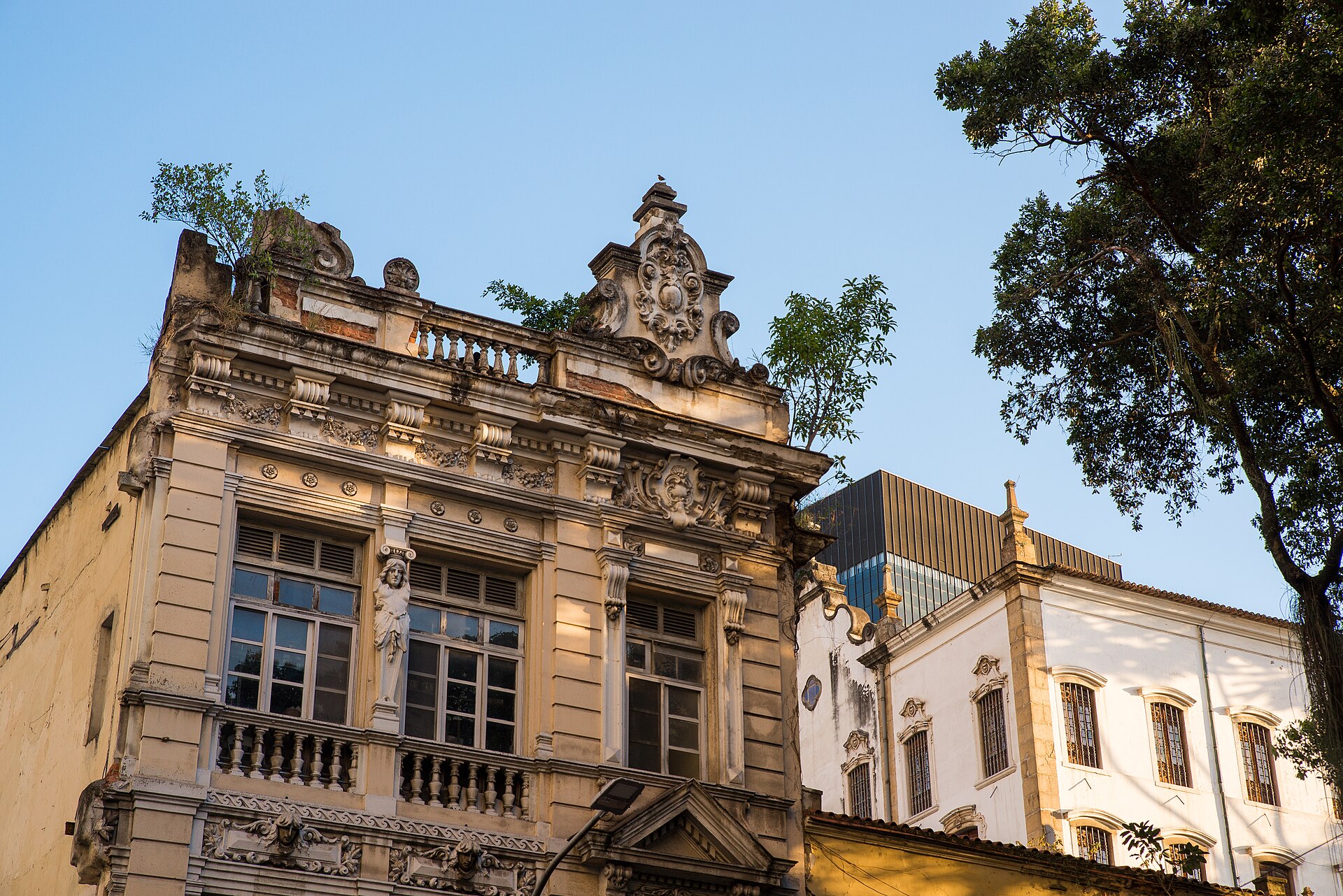 Imagem de referência de Edifício à Rua da Carioca, 3, descrito nos dados abertos como bem tombado pelo Instituto Estadual do Patrimônio Cultural do Rio de Janeiro na cidade do Rio de Janeiro