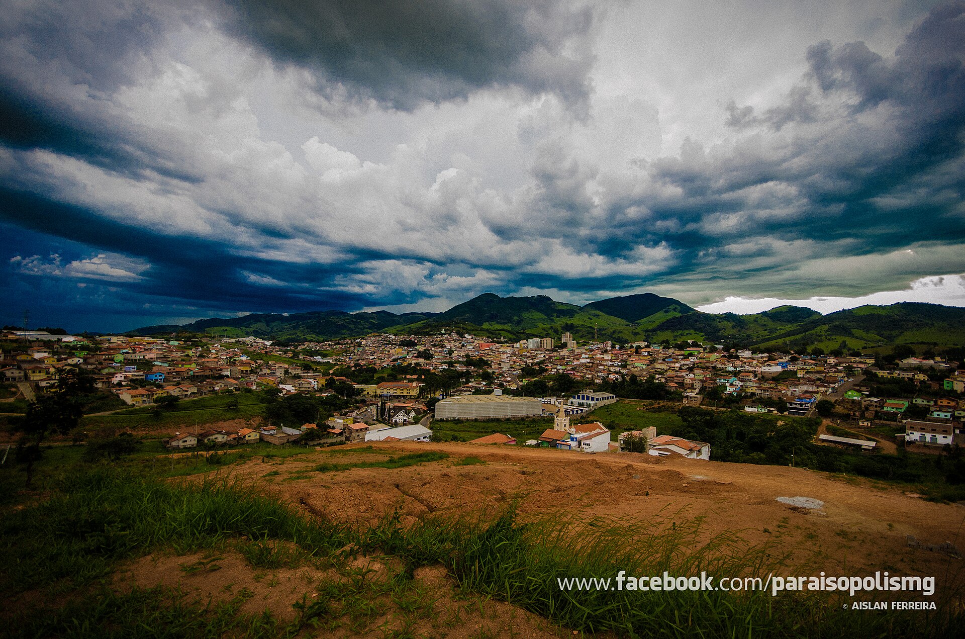 Imagem de referência de Paraisópolis, descrito nos dados abertos como município brasileiro do estado de Minas Gerais