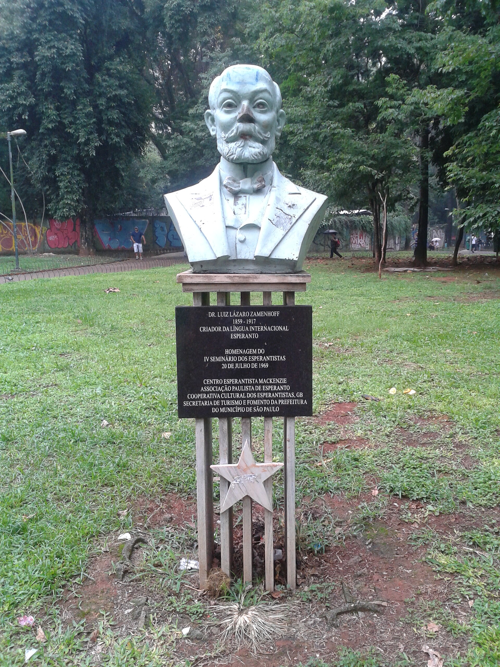 Imagem de referência de Doutor Luiz Lázaro Zamenhof, descrito nos dados abertos como busto na cidade de São Paulo