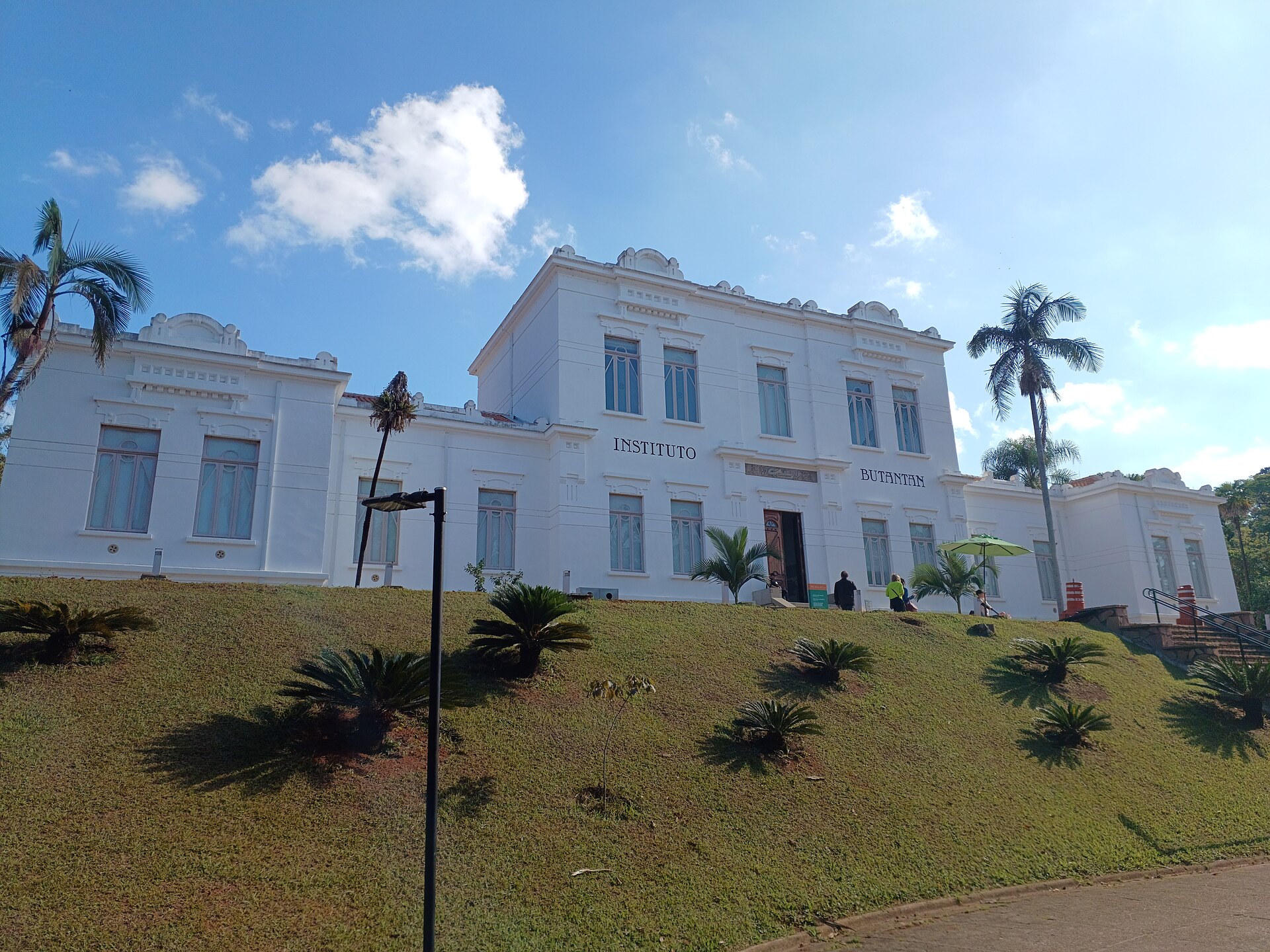Imagem de referência de Instituto Butantan, descrito nos dados abertos como prédio principal de instituto de pesquisa em São Paulo, Brasil