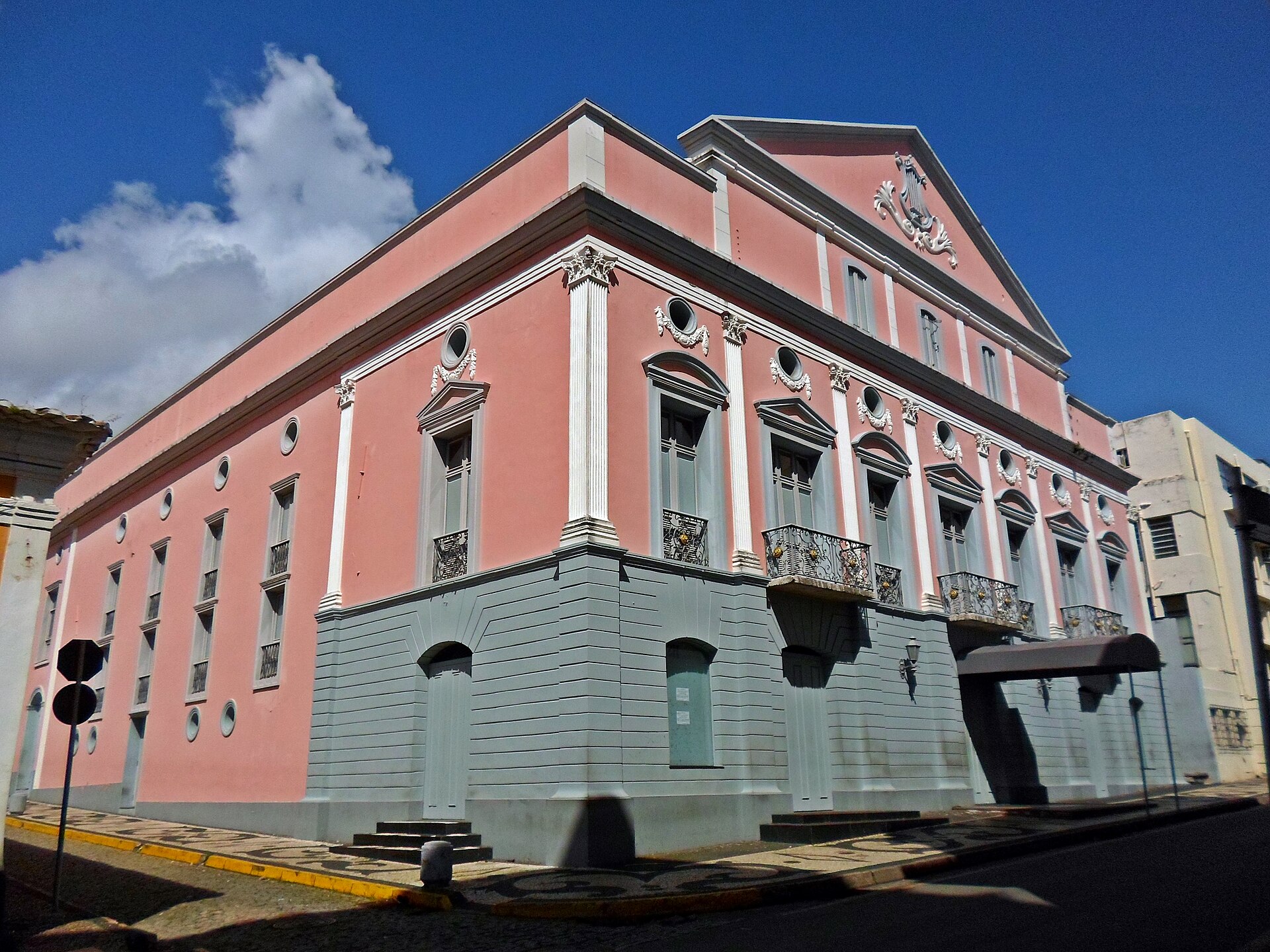 Imagem de referência de Teatro Arthur Azevedo, descrito nos dados abertos como teatro em São Luís, Brasil