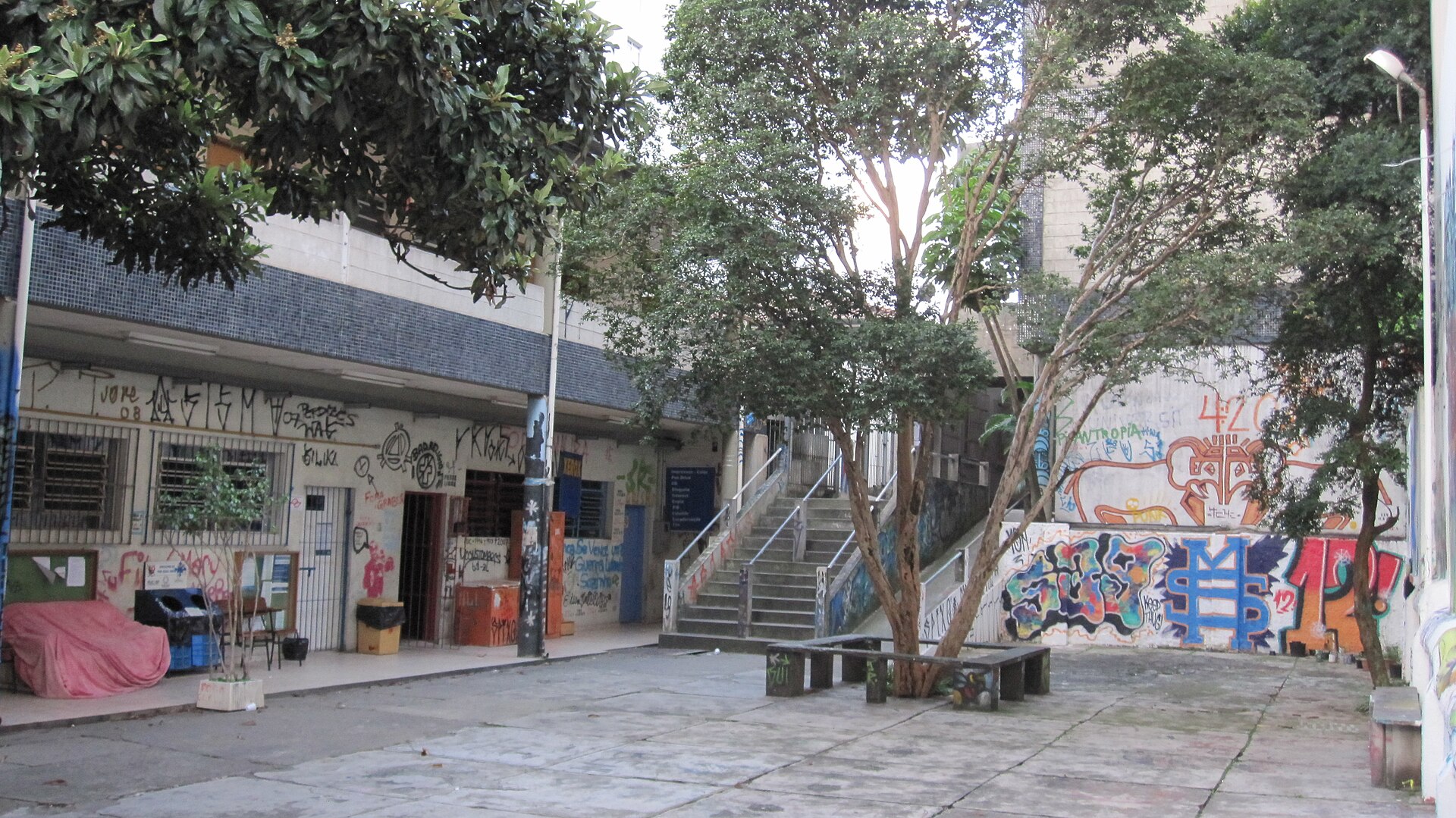 Imagem de referência de Faculdade de Filosofia, Comunicação, Letras e Artes da Pontifícia Universidade Católica de São Paulo, descrito nos dados abertos como faculdade responsável por ensino nas áreas de linguística, arte, comunicação e filosofia