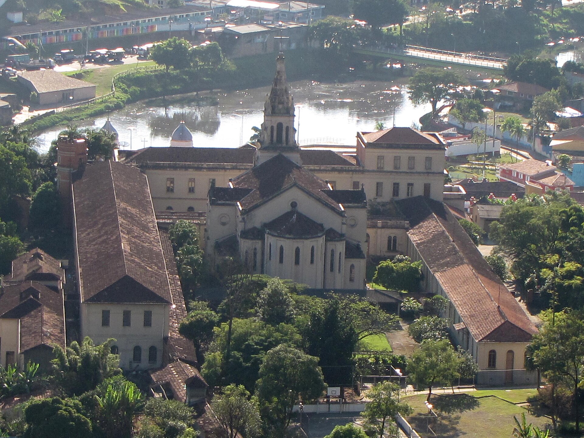 Imagem de referência de Seminário Premostratense, descrito nos dados abertos como seminário Premostratence na cidade de Pirapora do Bom Jesus, Brasil