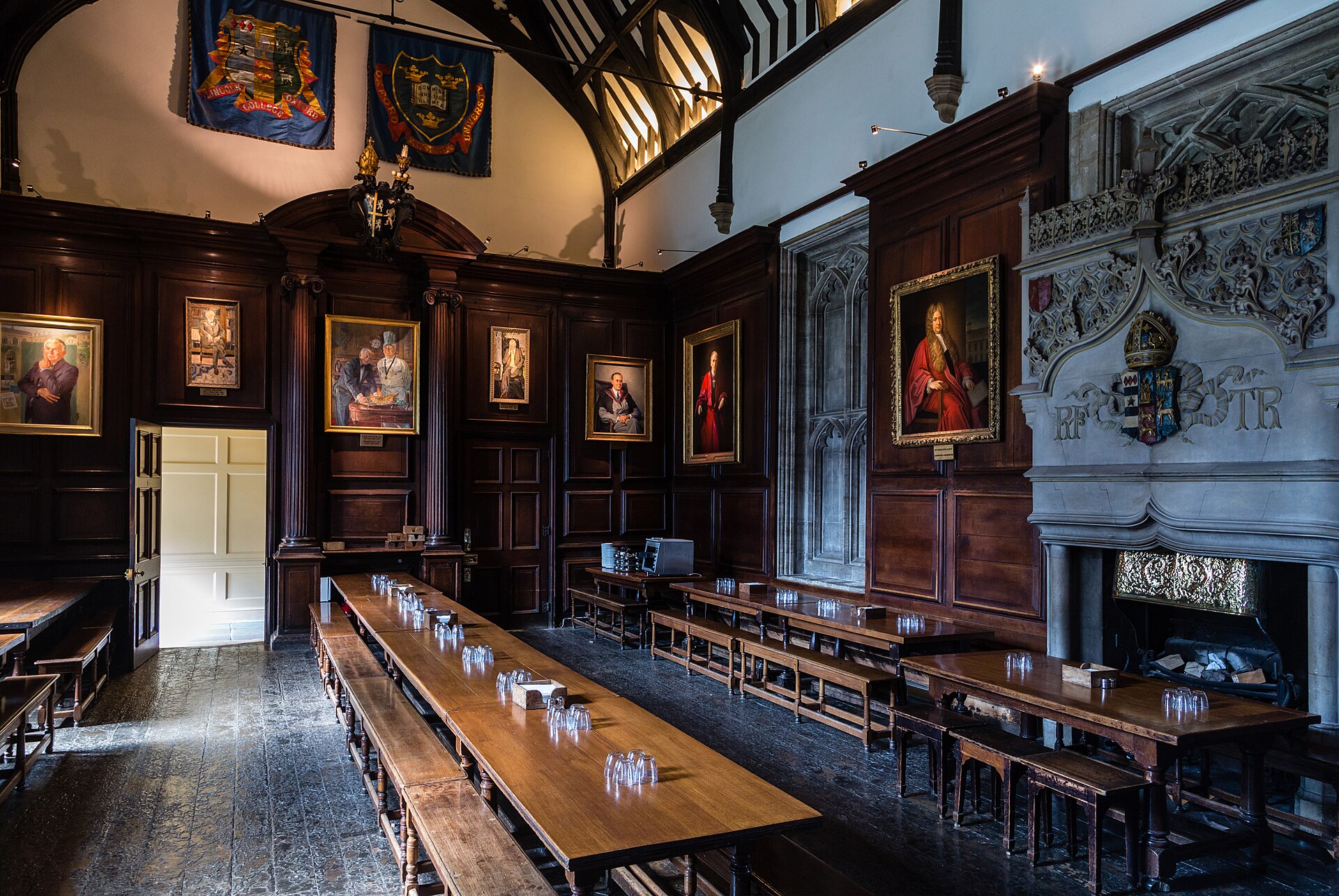 Imagem de referência de Lincoln College, descrito nos dados abertos como faculdade da Universidade Oxford