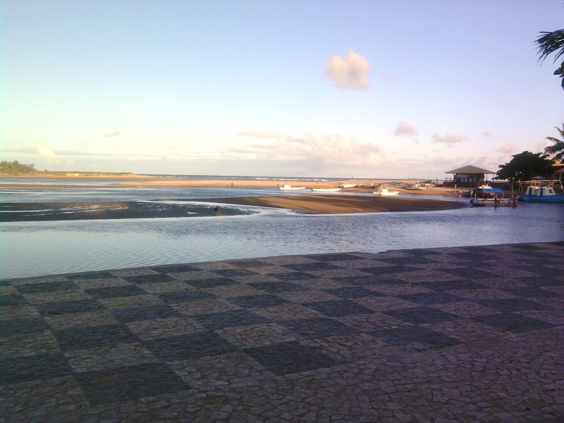 Imagem de referência de praia de Buraquinho, descrito nos dados abertos como trecho do litoral de Lauro de Freitas, município do estado brasileiro da Bahia