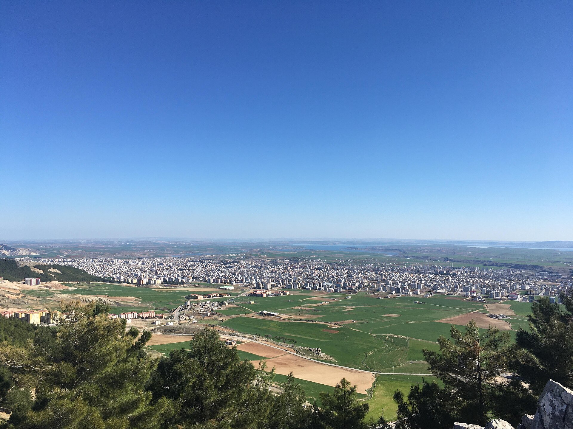 Imagem de referência relacionada a Adeiamane, item descrito como distrito e cidade capital da província homónima, Turquia