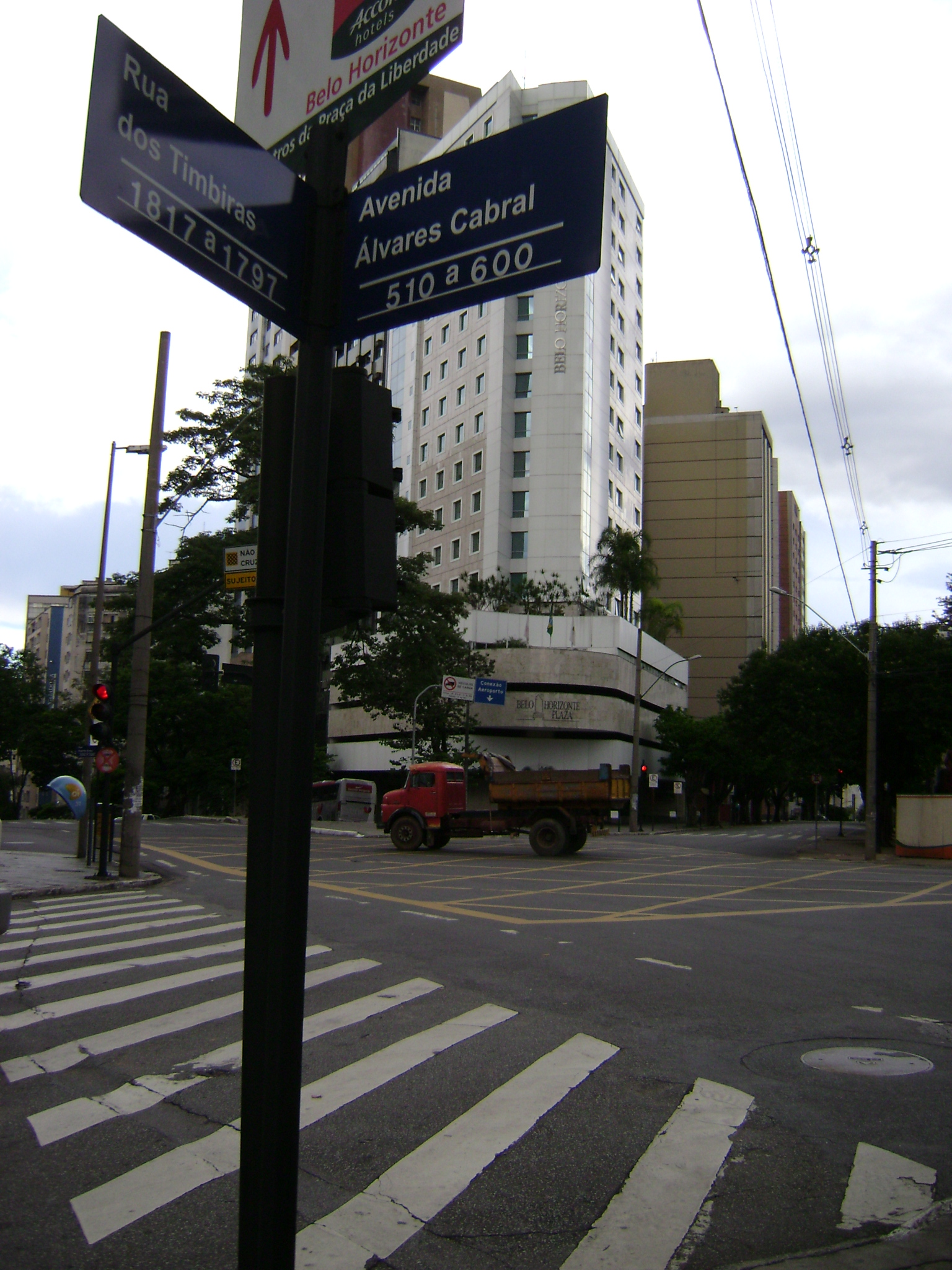 Imagem de referência de Avenida Álvares Cabral, descrito nos dados abertos como avenida no município brasileiro de Belo Horizonte