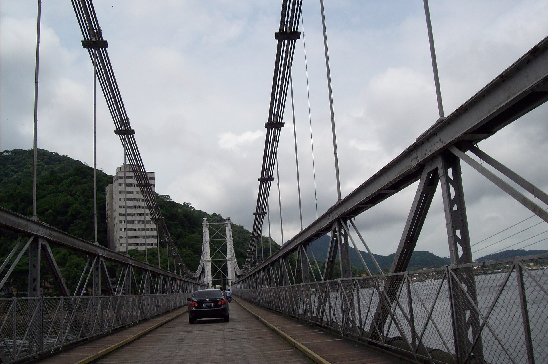 Imagem de referência de Ponte Pênsil de São Vicente, descrito nos dados abertos como patrimônio localizado no Brasil