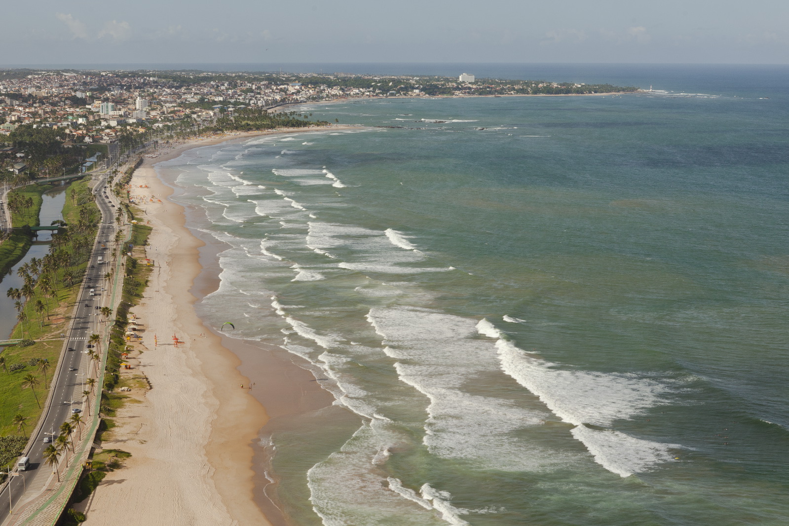 Imagem de referência de praia de Jaguaribe, descrito nos dados abertos como trecho do litoral de Salvador, município do estado brasileiro da Bahia