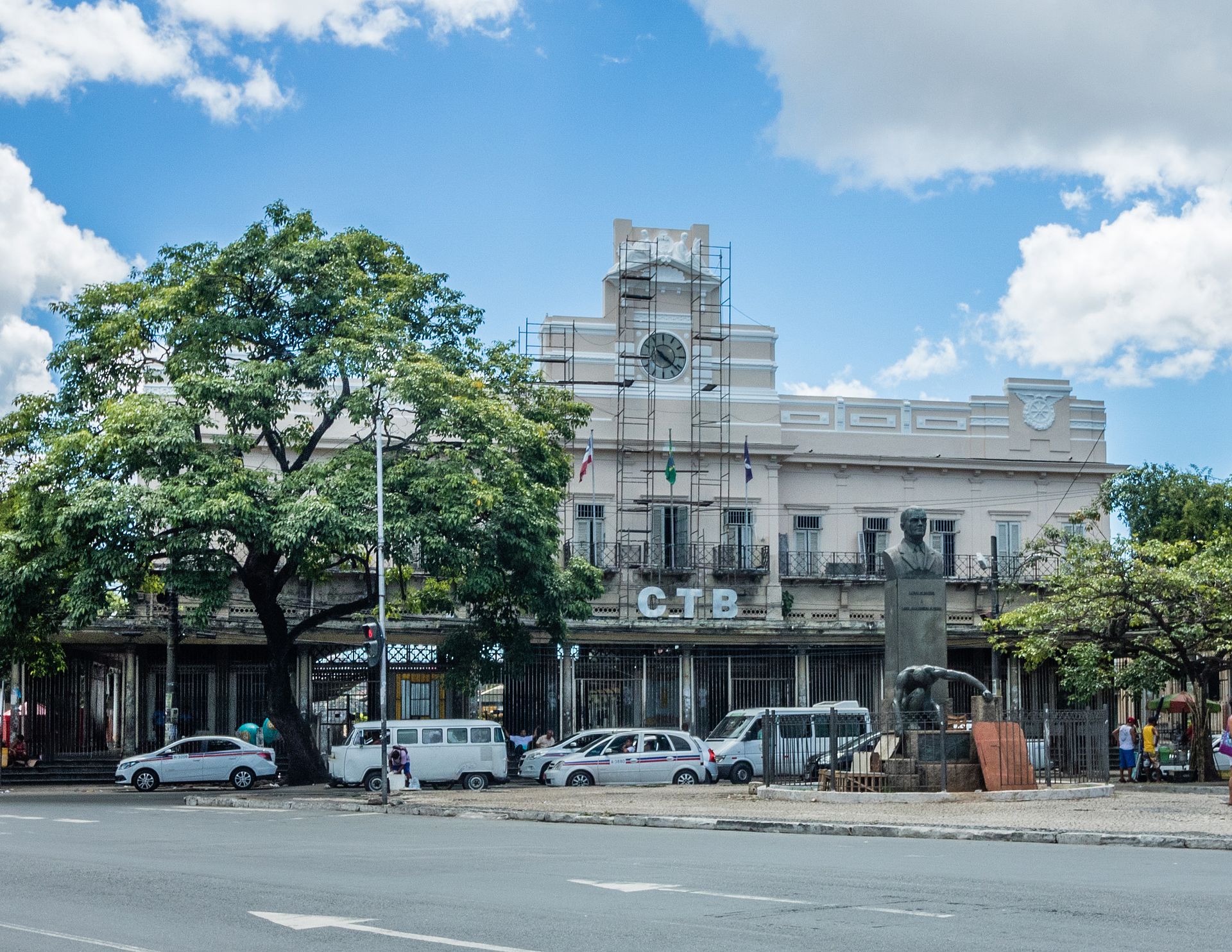Imagem de referência de Largo da Calçada, descrito nos dados abertos como logradouro público em Salvador, município do estado brasileiro da Bahia