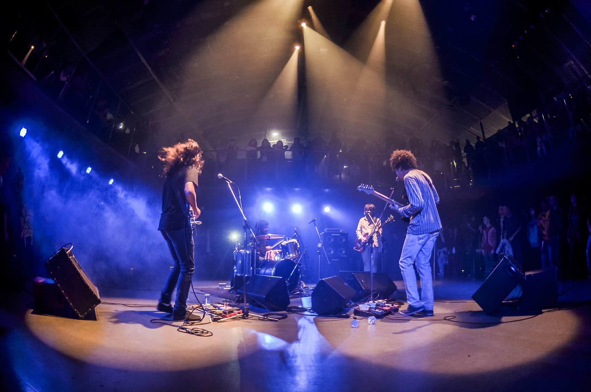 Imagem de referência de Boogarins, descrito nos dados abertos como banda brasileira de rock psicodélico