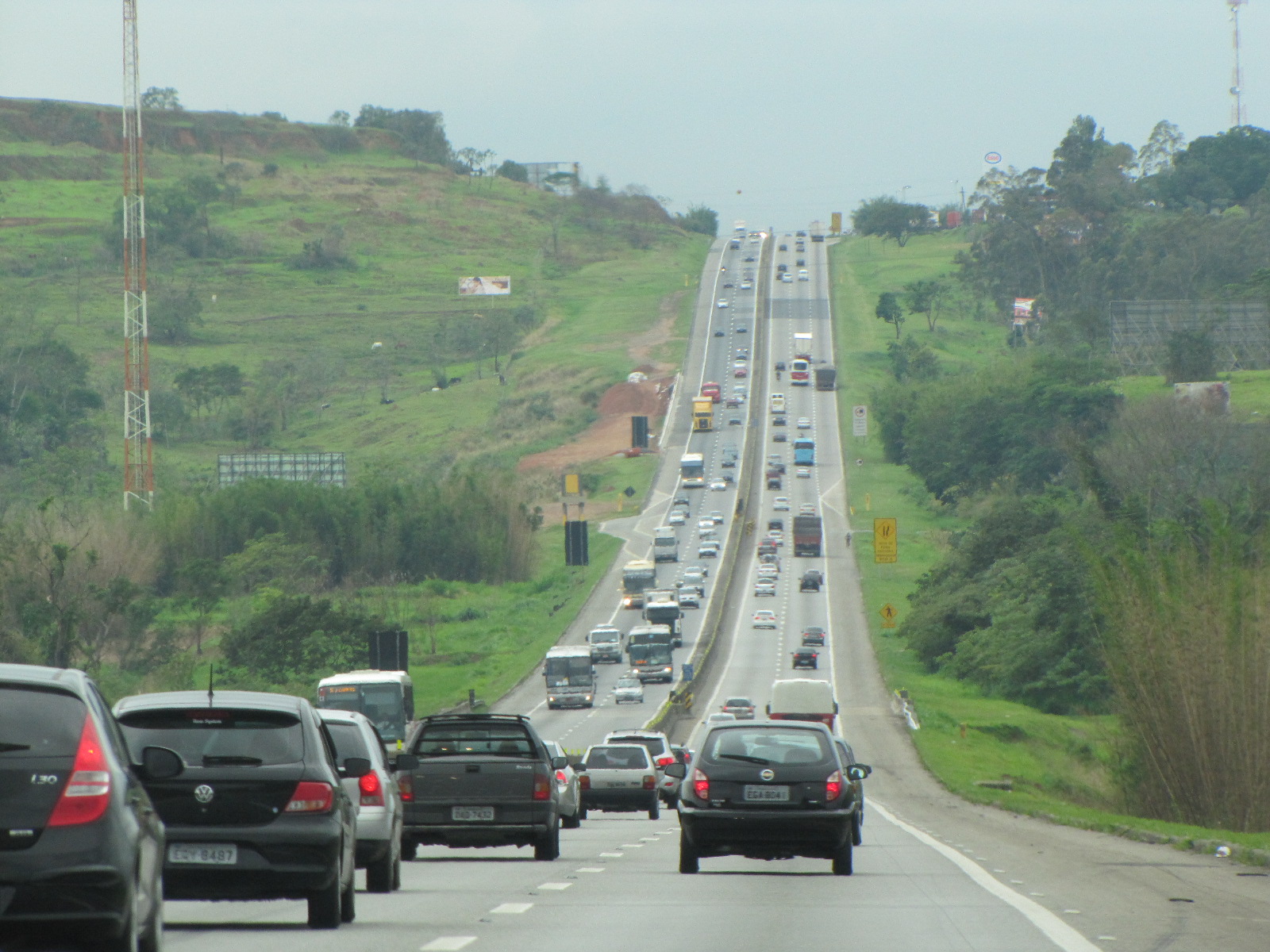 Imagem de referência de Rodovia Presidente Dutra, descrito nos dados abertos como trecho da rodovia BR-116 que interliga São Paulo ao Rio de Janeiro