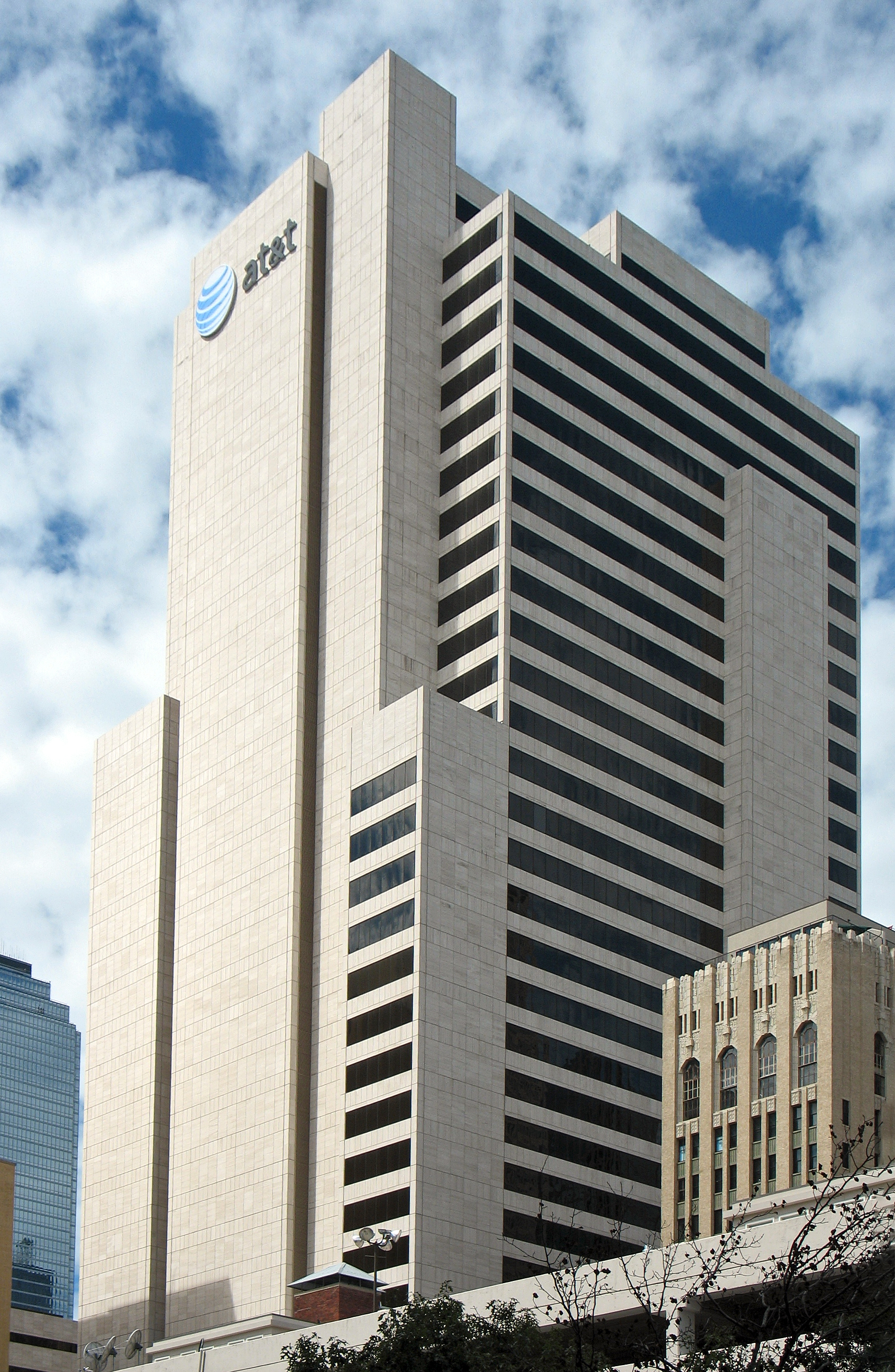 Imagem de referência de AT&T, descrito nos dados abertos como empresa multinacional de telecomunicações norte-americana