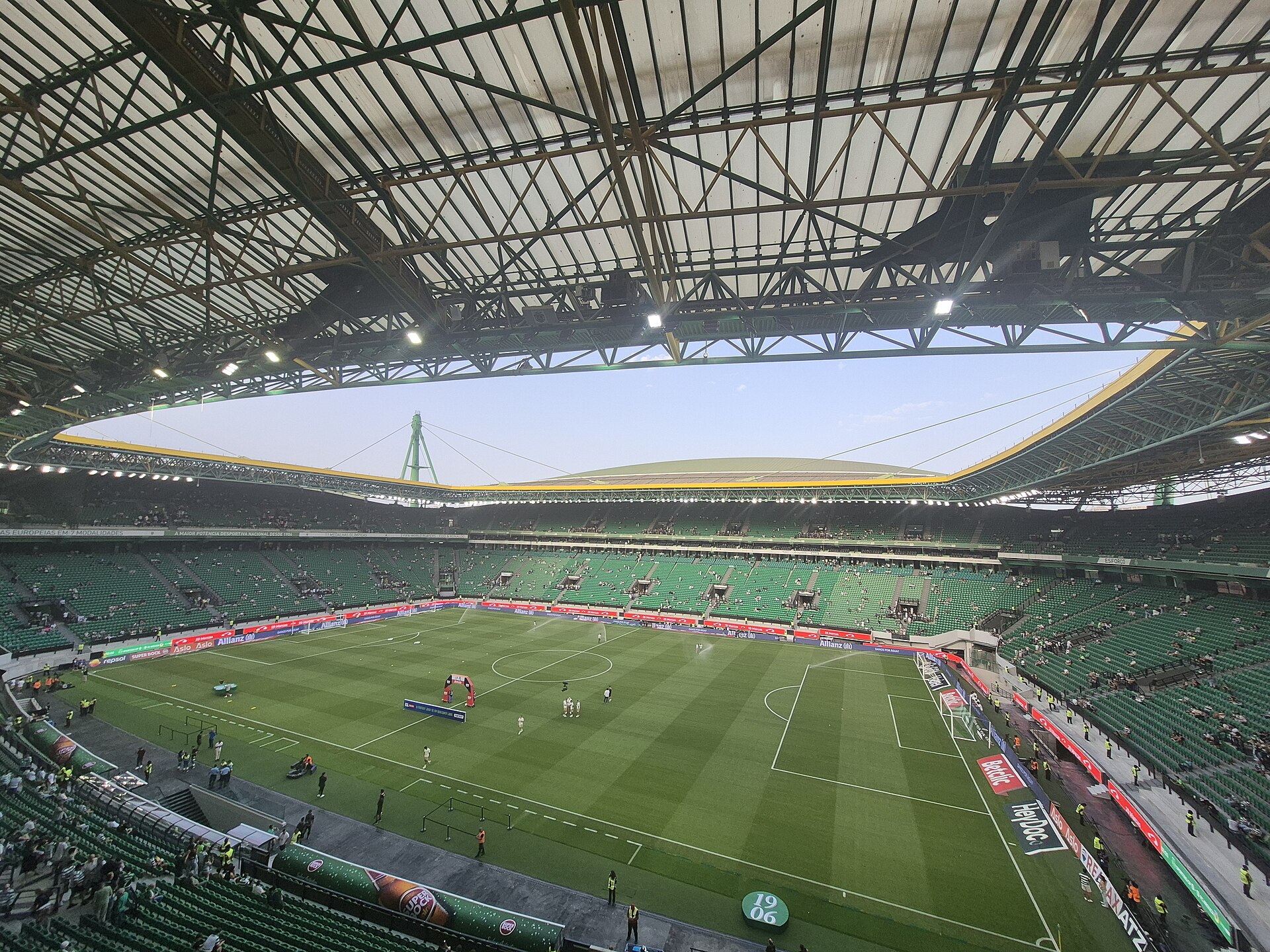 Imagem de referência de Estádio José Alvalade, descrito nos dados abertos como estádio de futebol em Lisboa, Portugal