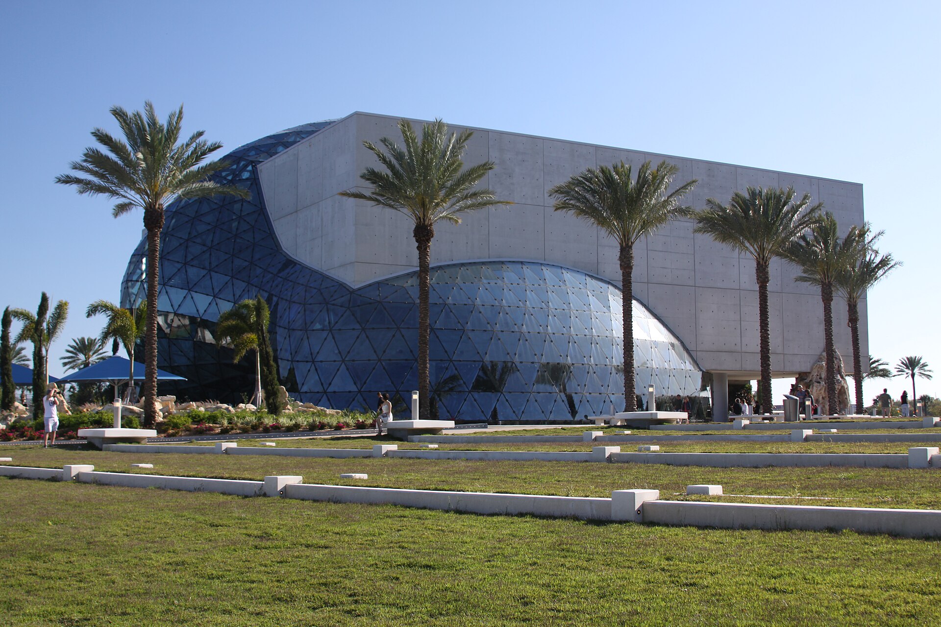 Imagem de referência de Museu Salvador Dalí, descrito nos dados abertos como museu de arte em St. Petersburg, Florida, Estados Unidos