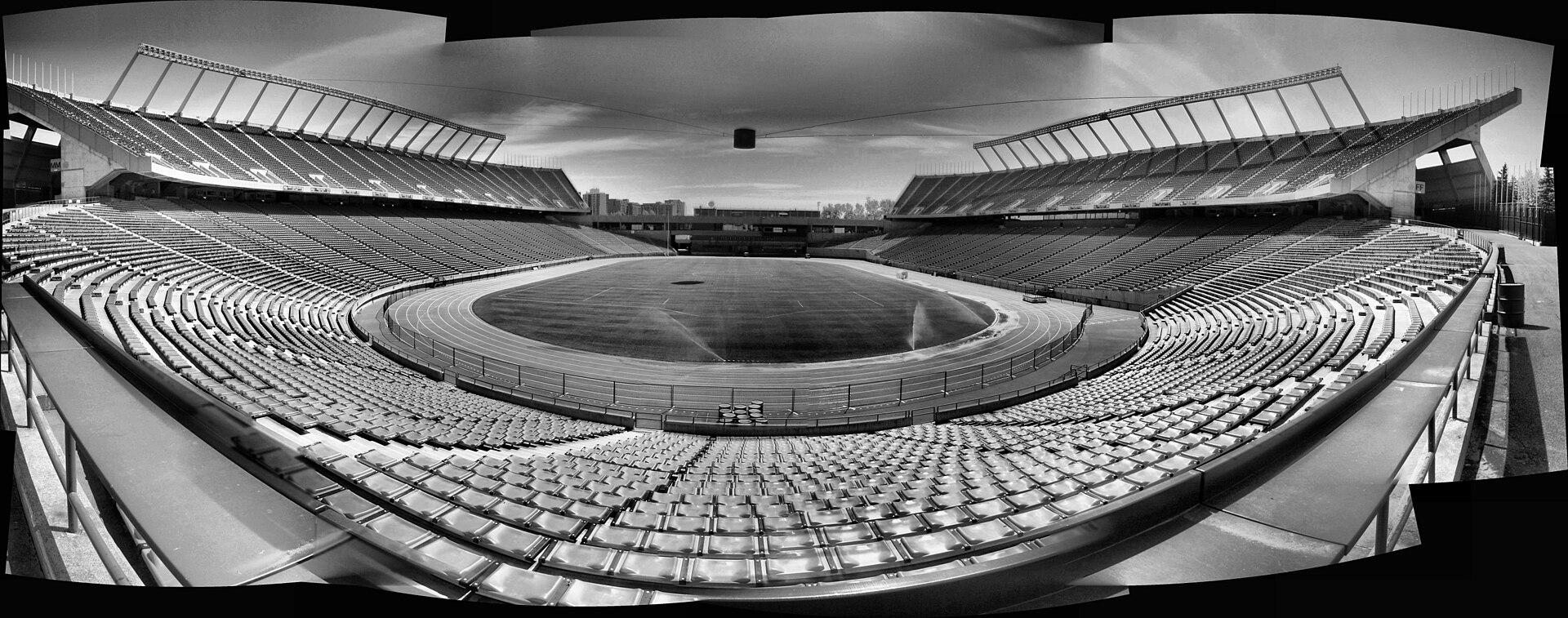 Imagem de referência de Estádio Commonwealth, descrito nos dados abertos como estádio multiuso canadense