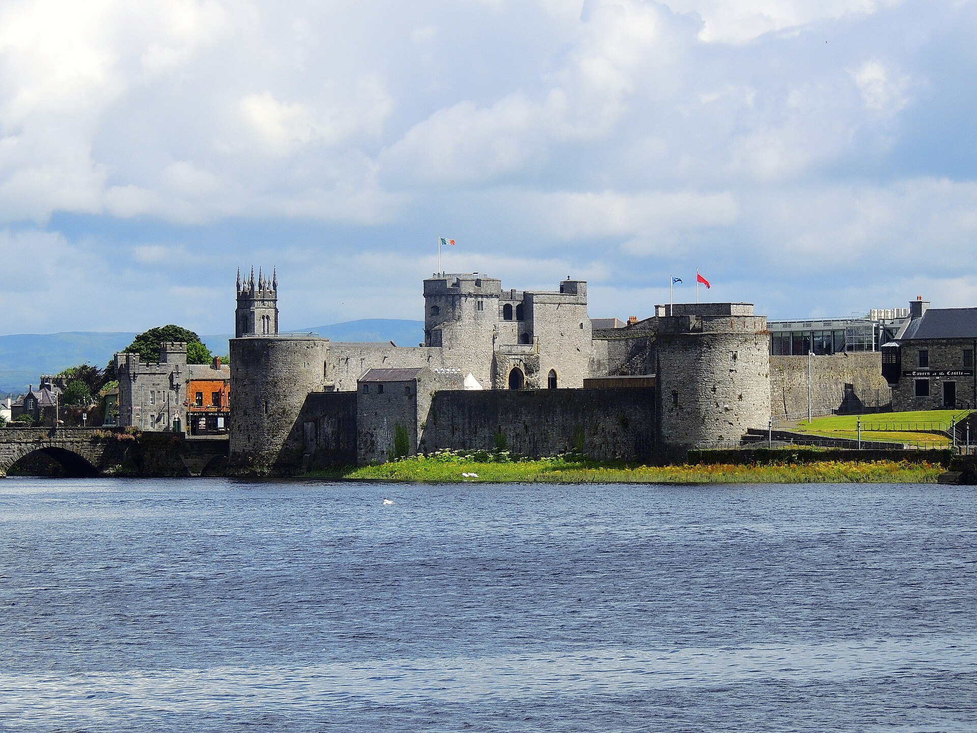Imagem de referência relacionada a Limerick, item descrito como cidade da Irlanda