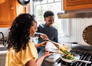 Bolo de milho engorda? Nutricionista explica como incluir na dieta