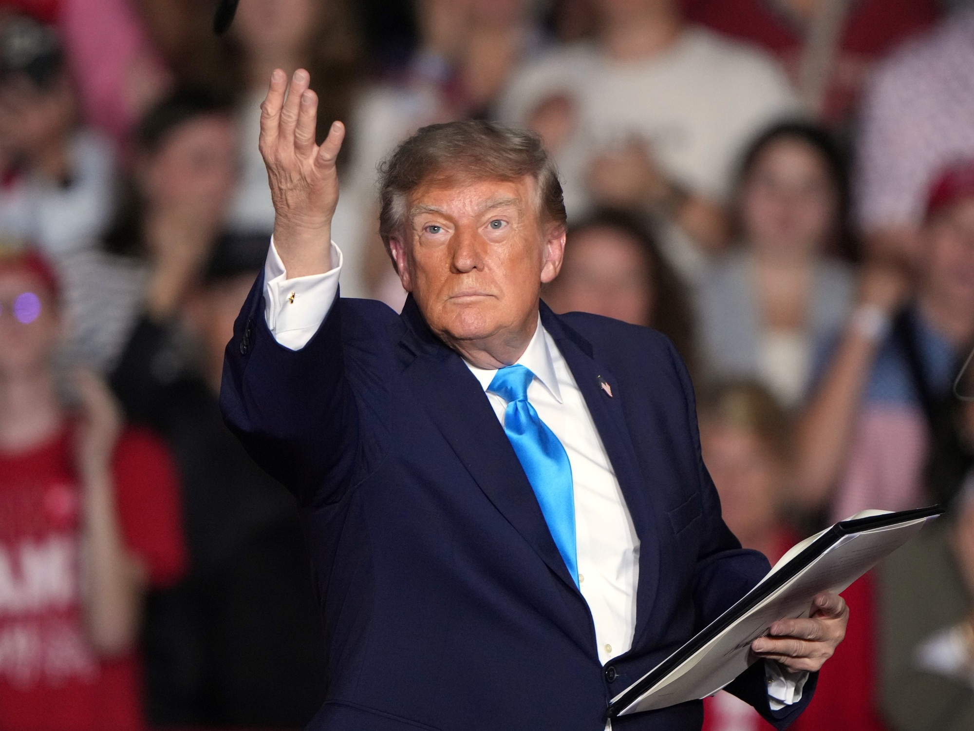 Donald Trump aprovou uma pena de morte por pelotão de fuzilamento, após o escândalo de Christa Pike