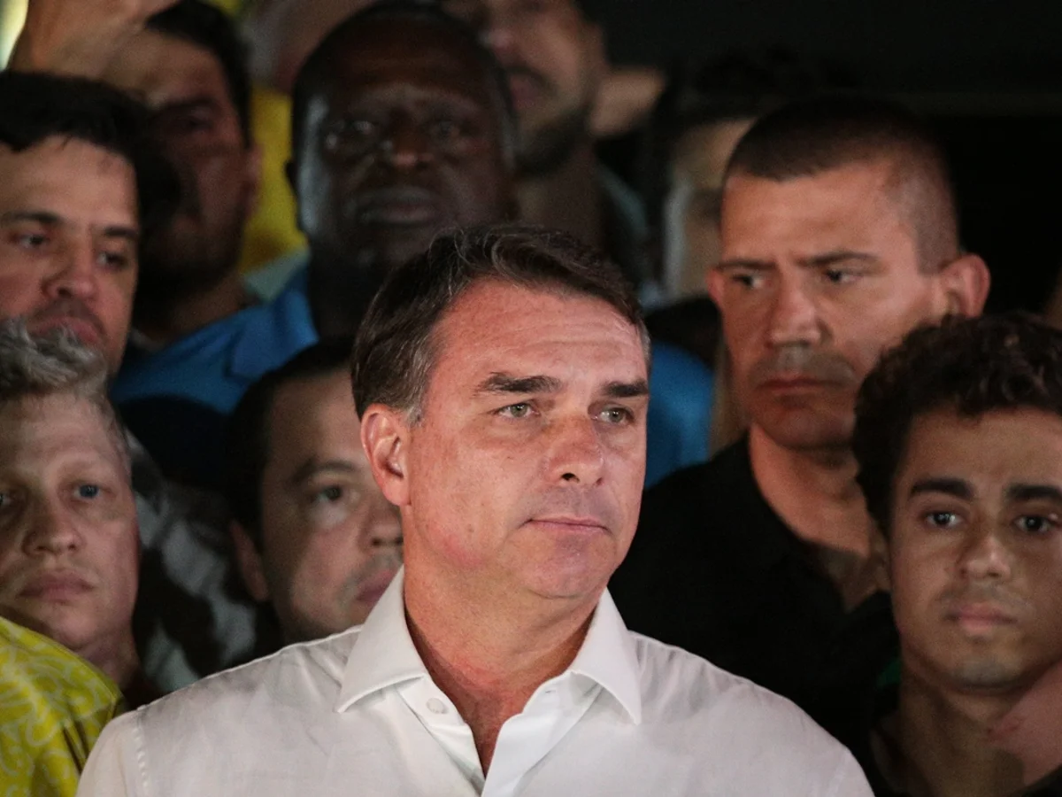 Deputada da Argentina pede explicações sobre entrada de Flávio no país