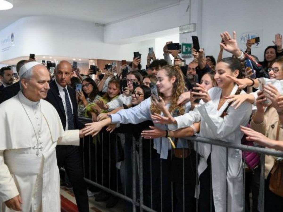 Cirurgia do papa Leão XIV para remover nódulo pulmonar é concluída com sucesso, diz Vaticano