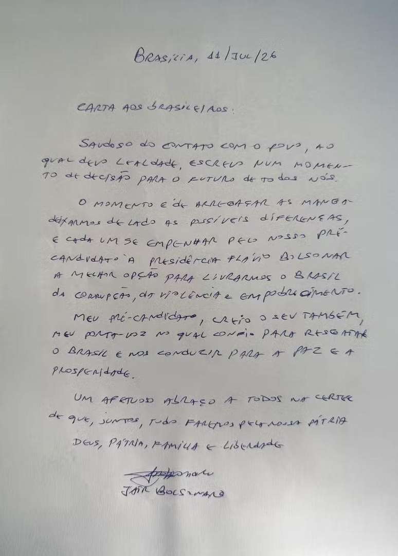 Por que Alexandre de Moraes decidiu autorizar visitas de Flávio a Jair Bolsonaro após 3 meses de proibição