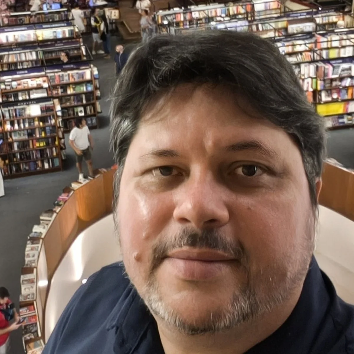 Governo da Argentina deporta jornalista brasileiro crítico de Javier Milei