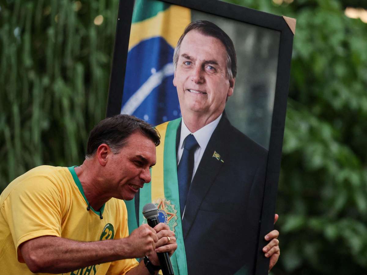 Por que Alexandre de Moraes decidiu autorizar visitas de Flávio a Jair Bolsonaro após 3 meses de proibição