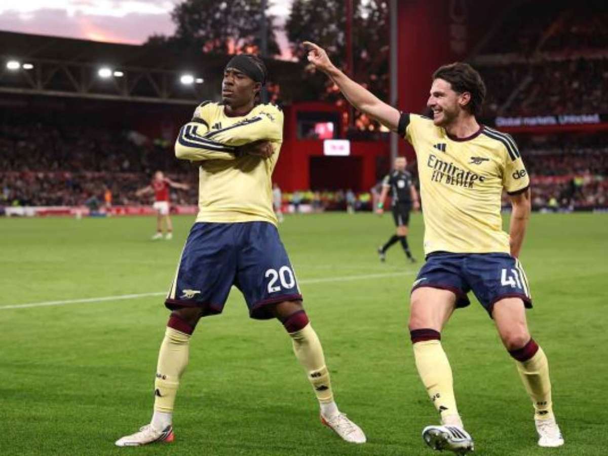 Arsenal sofre até o fim, derrota o Nottingham e segue na cola do City