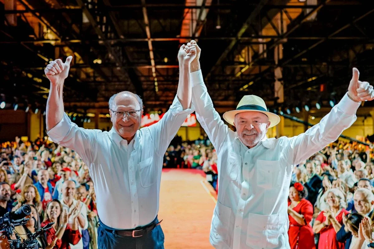 Alckmin busca aliados em SP para pregar "risco Flávio" aos municípios