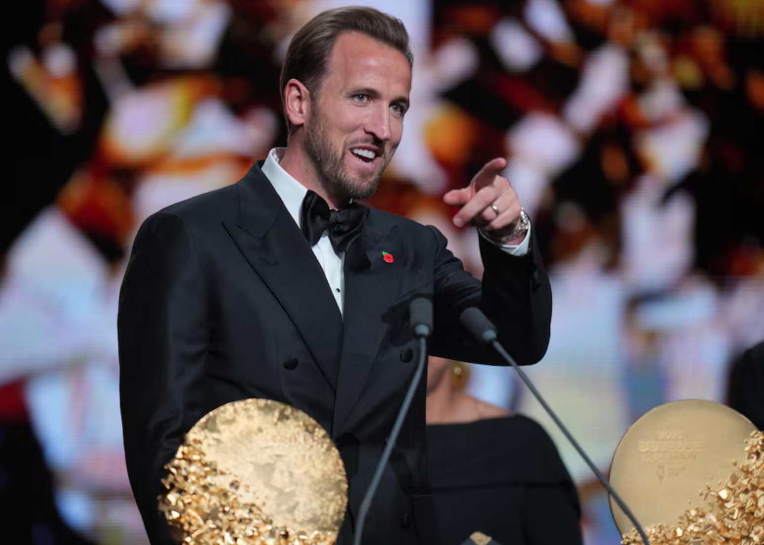 Harry Kane recebeu a Bola de Ouro pela primeira vez