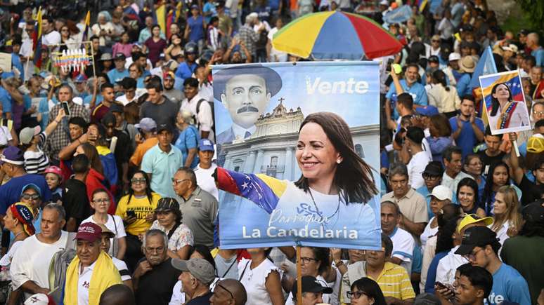 Milhares vão às ruas na Venezuela para exigir eleições e o retorno de María Corina Machado