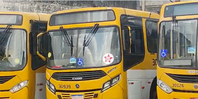 Ônibus com adesivo do PT foram impedidos de deixar a garagem na manhã deste domingo, 25, segundo turno das eleições Foto: Reprodução/X/@opabloreis
