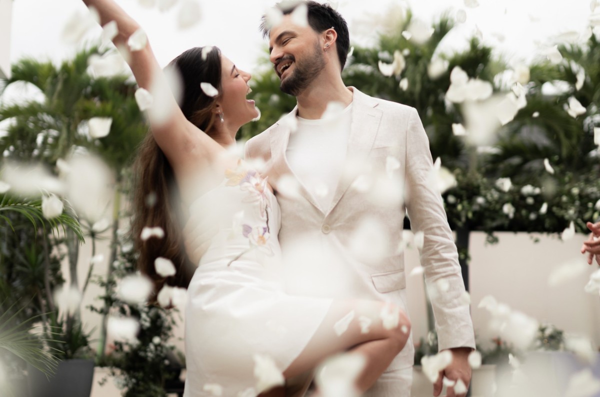Youtuber Felipe Neto posta registros de casamento com Juliane Carvalho: 'Mr. and Mrs.'