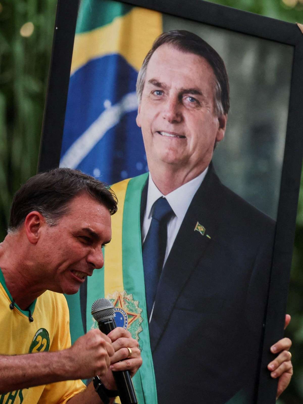 Por que Alexandre de Moraes decidiu autorizar visitas de Flávio a Jair Bolsonaro após 3 meses de proibição