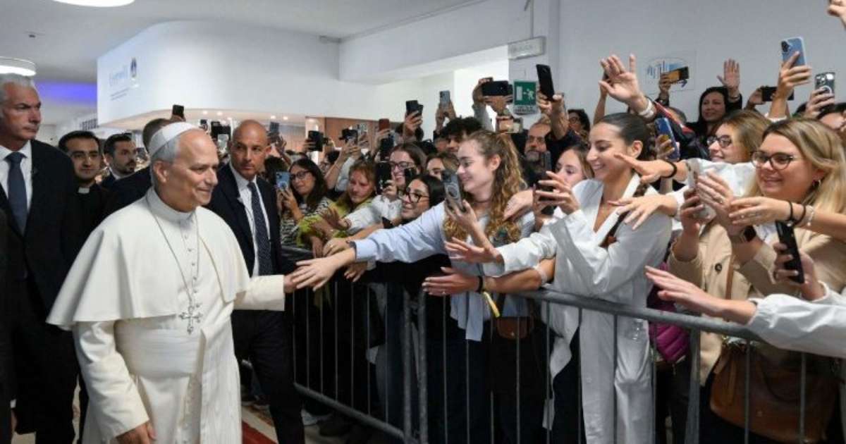 Cirurgia do papa Leão XIV para remover nódulo pulmonar é concluída com sucesso, diz Vaticano