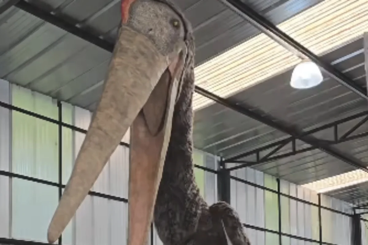Artista surpreende ao recriar animal primitivo em animatrônico realista